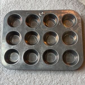 Vintage Chilton ware 602 Mini Muffin